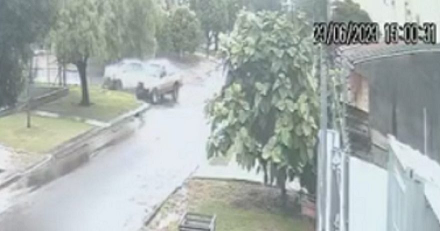 Por outro ângulo: veja colisão entre Corolla e Ranger
