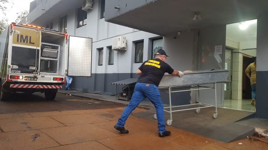 Corpo de vítima de suicídio no Guarujá chega ao IML após exames em Toledo