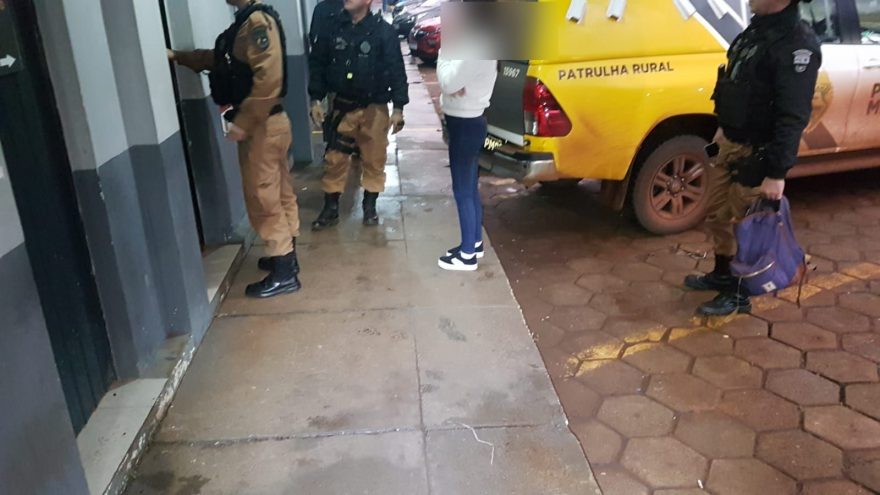 Adolescente é apreendida com haxixe em veículo de carona por aplicativo na BR-369