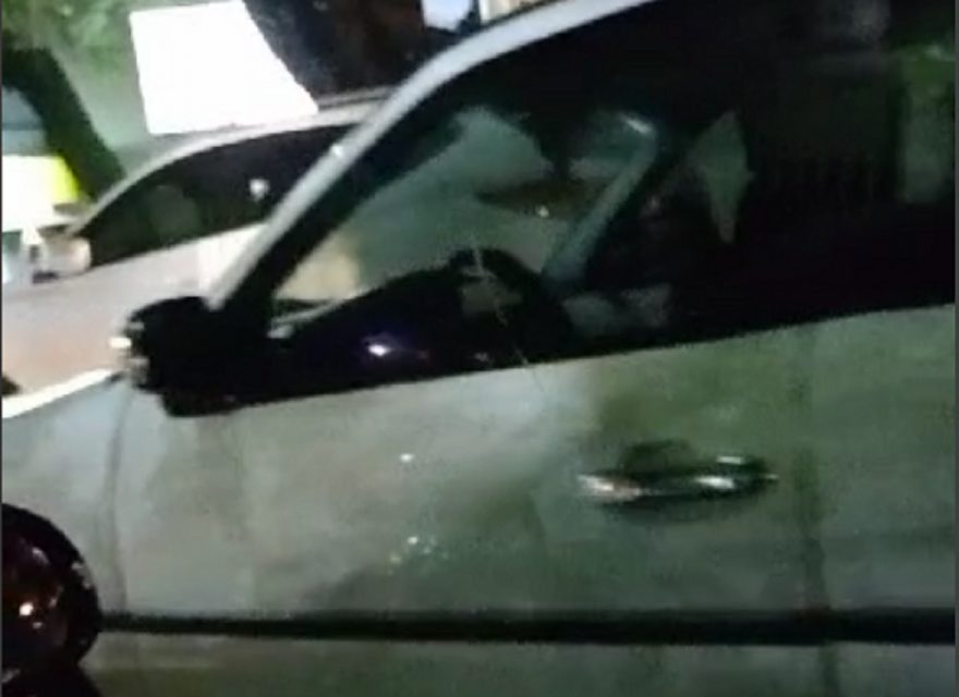 Internauta flagra motorista dormindo com carro ligado na Rua Paraná