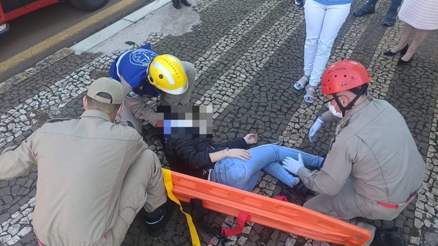 Mulher fica ferida em acidente no Centro de Cascavel