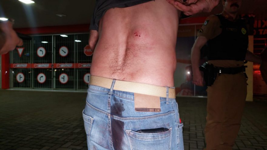 Após conflito, homem é perfurado com garfo e precisa ser socorrido pelo Siate