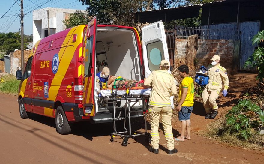 Rapaz sofre traumatismo cranioencefálico após cair de telhado no Cascavel Velho