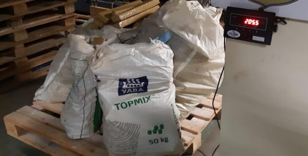 PRF apreende veículo carregado com 205 kg de maconha em Marechal Rondon