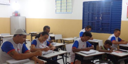 Imagem referente a SP: fechamento de turmas dificulta retorno de adultos à educação