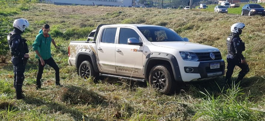 Amarok furtada na madrugada é recuperada pelo GPOM