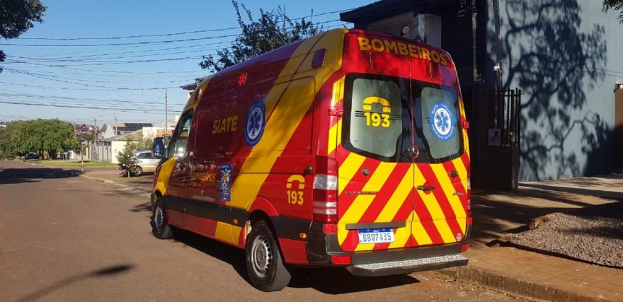 Mulher é socorrida após sofrer luxação no joelho em residência no Alto Alegre
