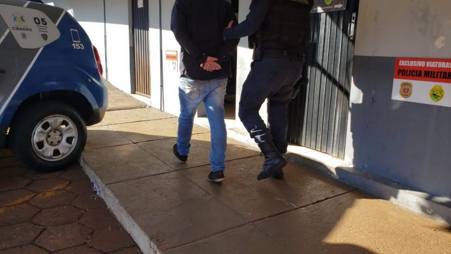 Após furtar dois hambúrgueres e uma vela, homem é detido em supermercado no Parque São Paulo