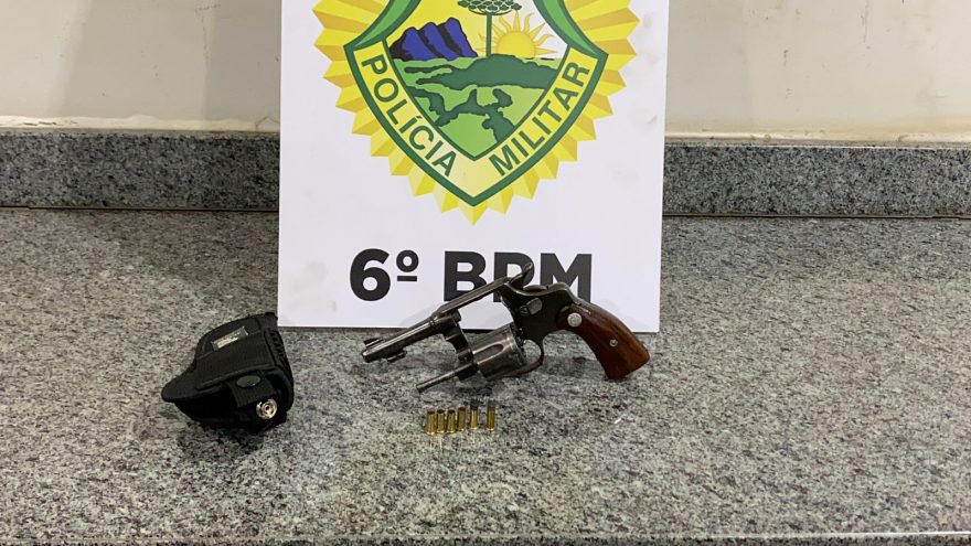 PM detém homem por porte ilegal de arma de fogo no bairro Santa Cruz