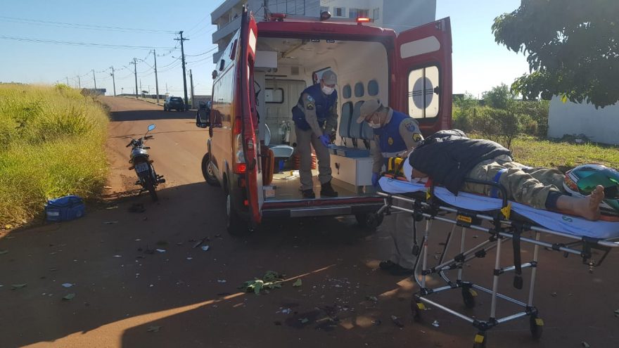 Carro e moto se envolvem em colisão no Loteamento Santa Fé