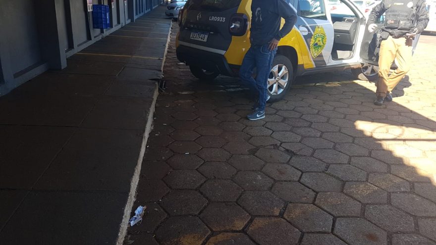 Homem é detido pela PM por extorsão e perseguição