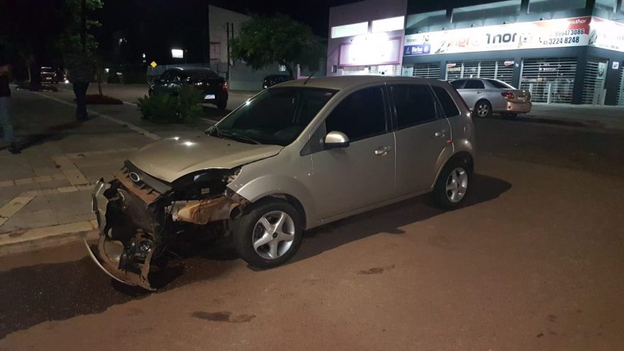 Fiesta e Astra se envolvem em colisão no São Cristóvão