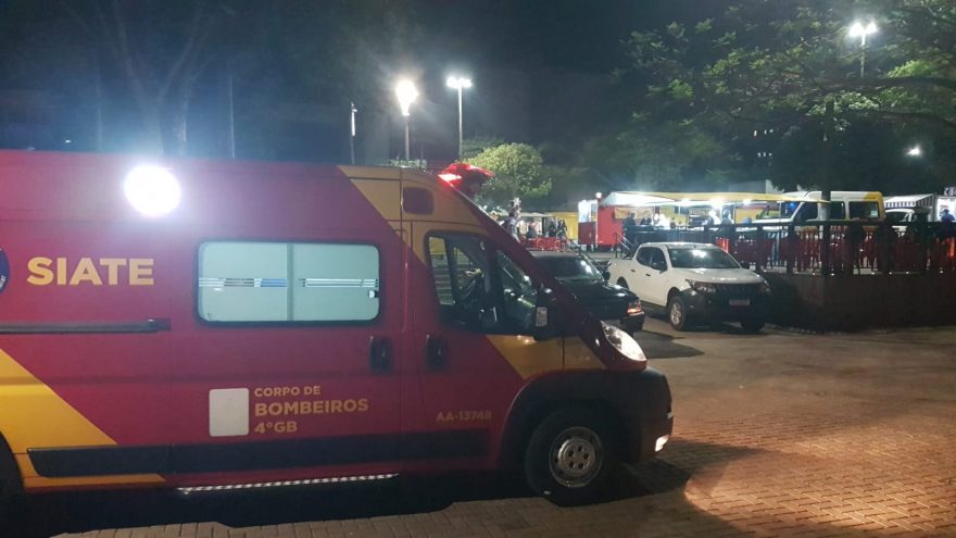 Homem sofre luxação em joelho durante partida de basquete na Praça Wilson Joffre