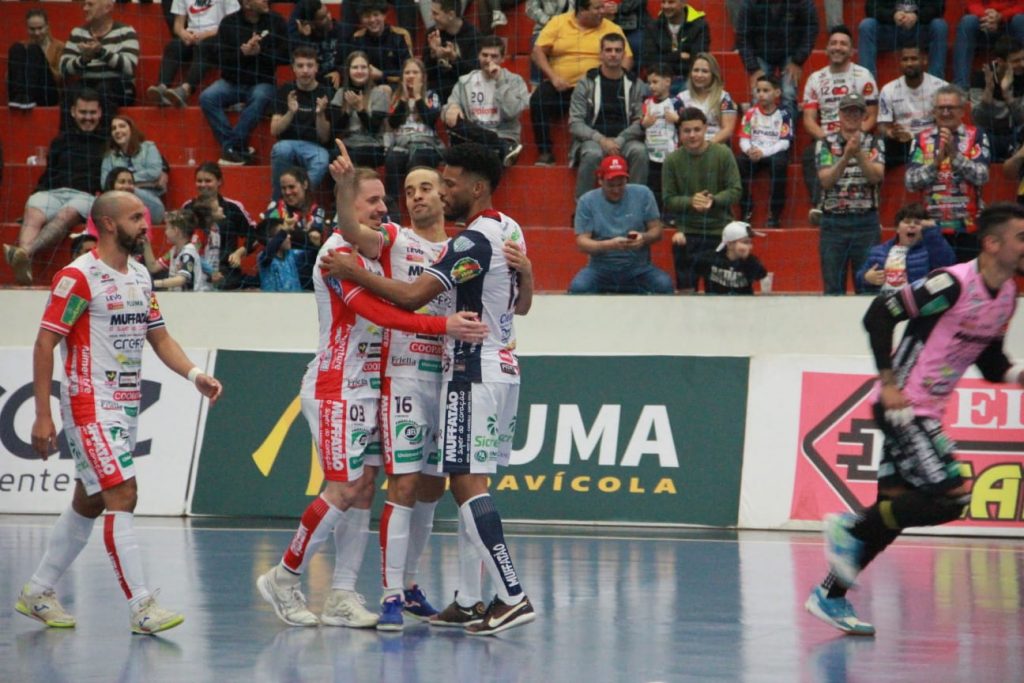Cascavel Futsal goleia Dois Vizinhos por 9 a 4 pelo Paranaense