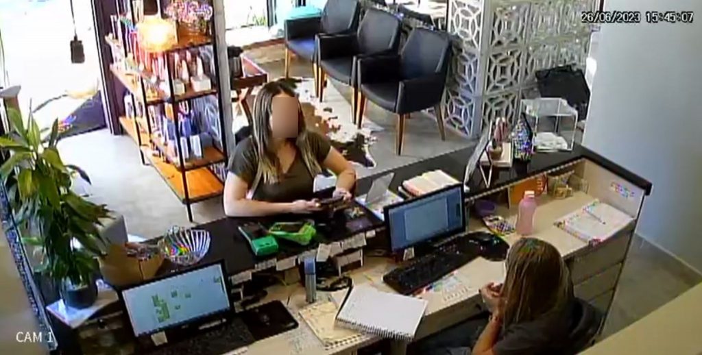 Mulher é presa em flagrante ao pagar salão de beleza com “pix falso”