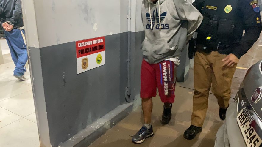 Dupla invade residência, cai na piscina durante tentativa de furto e acaba detida, no bairro São Cristóvão