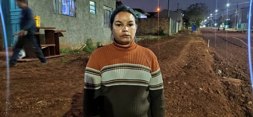 Depois de ficar o dia todo sem água, moradora quer explicações sobre obra no Jaborá