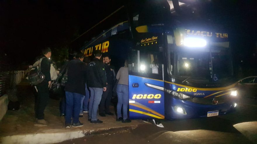 Policiais Civis embarcam para realizar manifestação em Curitiba