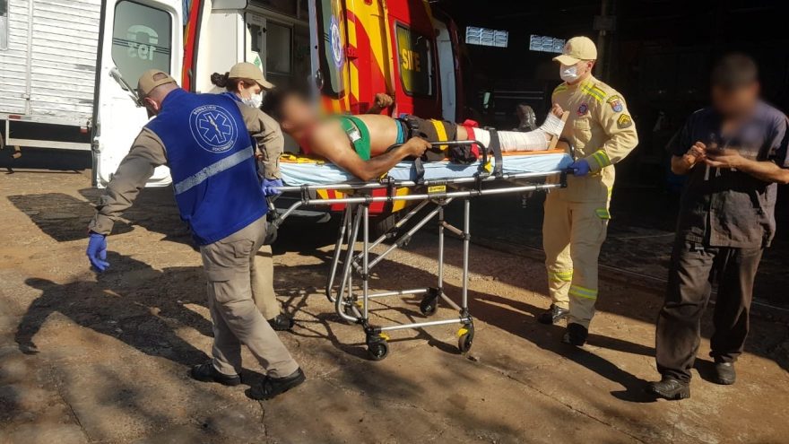 Rapaz sofre suspeita de fratura após acidente de trabalho no bairro Parque São Paulo
