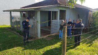 GM arromba imóvel e encontra mulher morta, toda ensanguentada