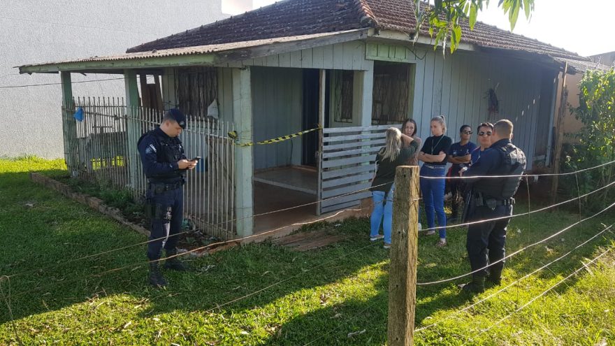 GM arromba imóvel e encontra mulher morta, toda ensanguentada