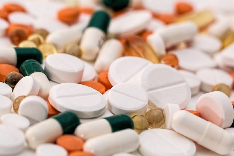Médica é condenada a três anos de prisão por se apropriar de mais de R$ 10 mil em medicamentos do SUS Imagem referente a Médica é condenada a três anos de prisão por se apropriar de mais de R$ 10 mil em medicamentos do SUS