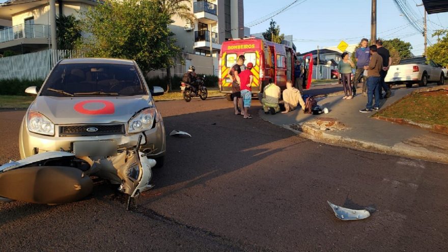 Motociclista apresenta suspeita de fratura no dedão do pé após acidente de trânsito