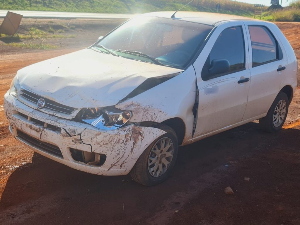 Fiat Palio de Cascavel se envolve em colisão na PR-182
