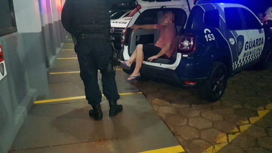 Homem invade e quebra residência de ex-companheira e acaba detido pela GM