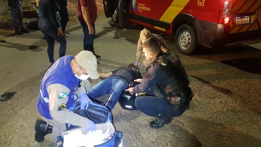 Motociclista fica em estado grave em acidente com ônibus na Marginal da BR-277