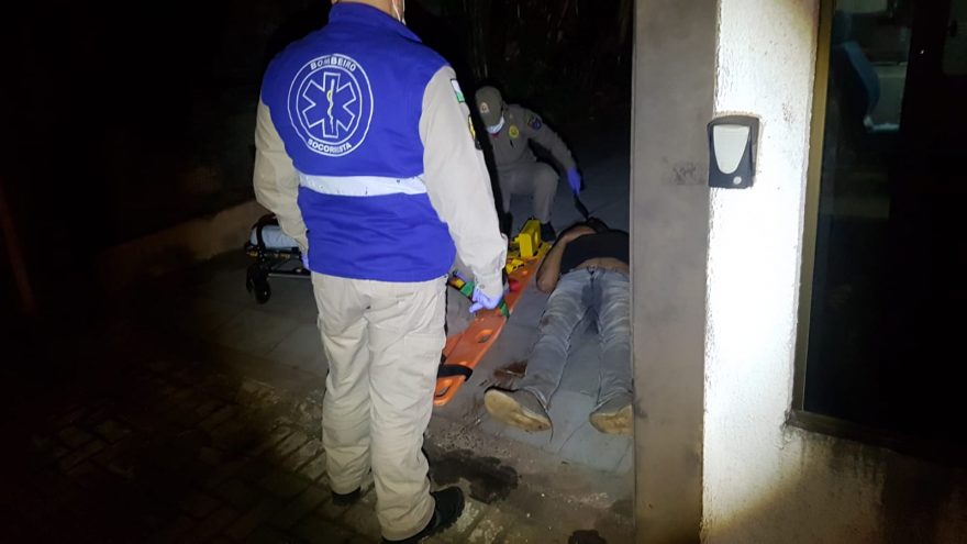 Homem fica ferido ao sofrer queda em residência no Guarujá