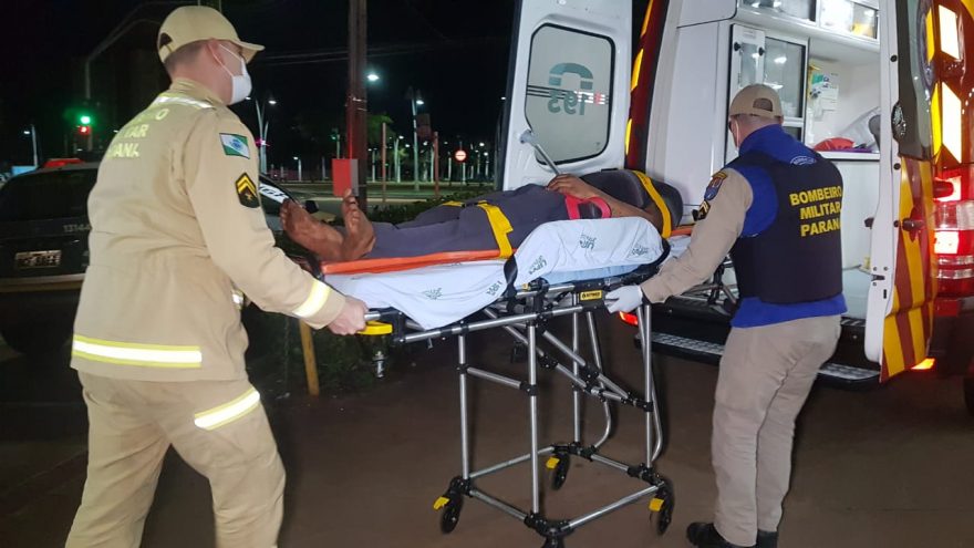 Homem é baleado e pede ajuda em farmácia na Praça da Bíblia