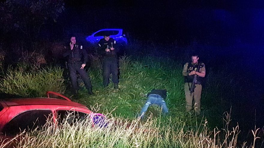 Jovens ficam feridos em grave acidente após fuga na BR-486 com carro furtado