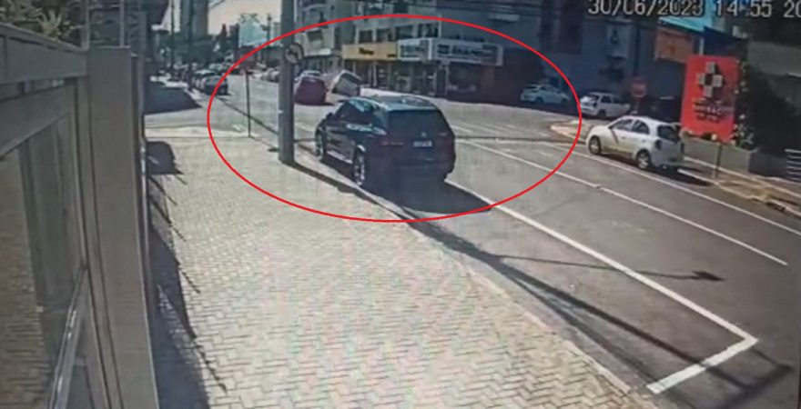 Veja por outros ângulos o momento em que Up tomba após colisão