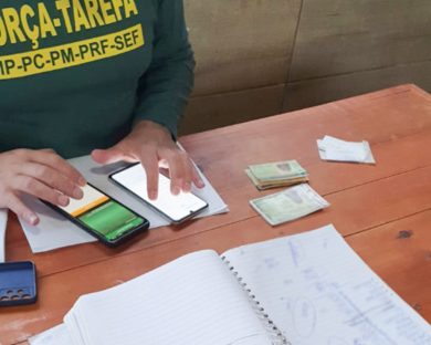 Gaeco cumpre mandados de busca e apreensão em investigação envolvendo servidores públicos Imagem referente a Gaeco cumpre mandados de busca e apreensão em investigação envolvendo servidores públicos