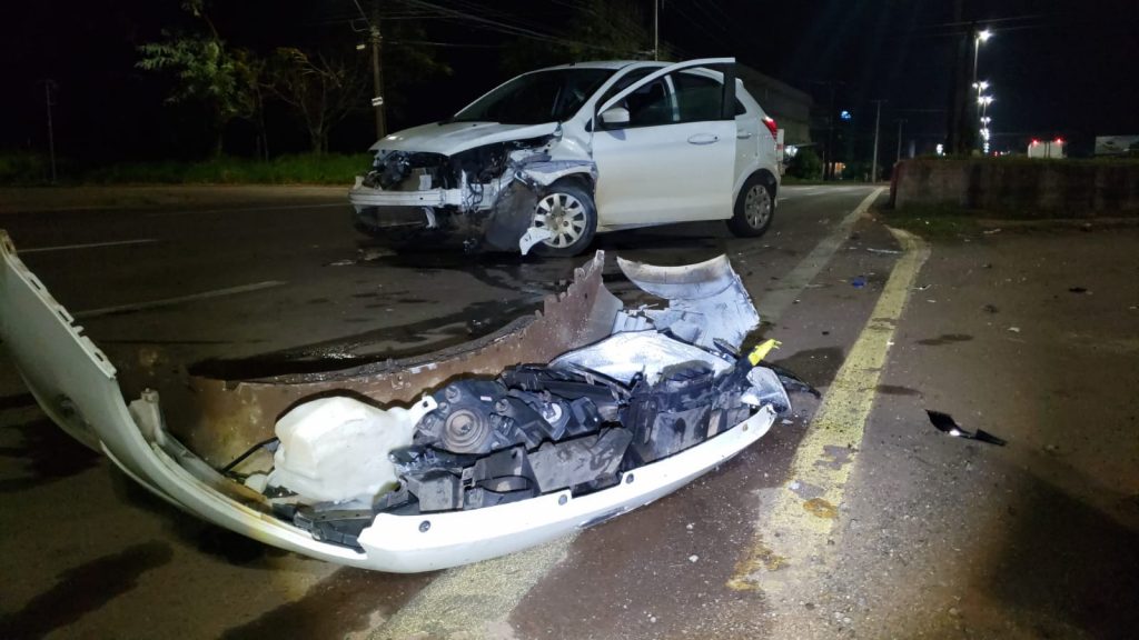 Condutor é detido após se envolver em acidente de trânsito na Avenida Carlos Gomes