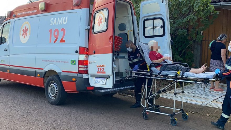 Idoso fica ferido ao sofrer queda na Rua Munique