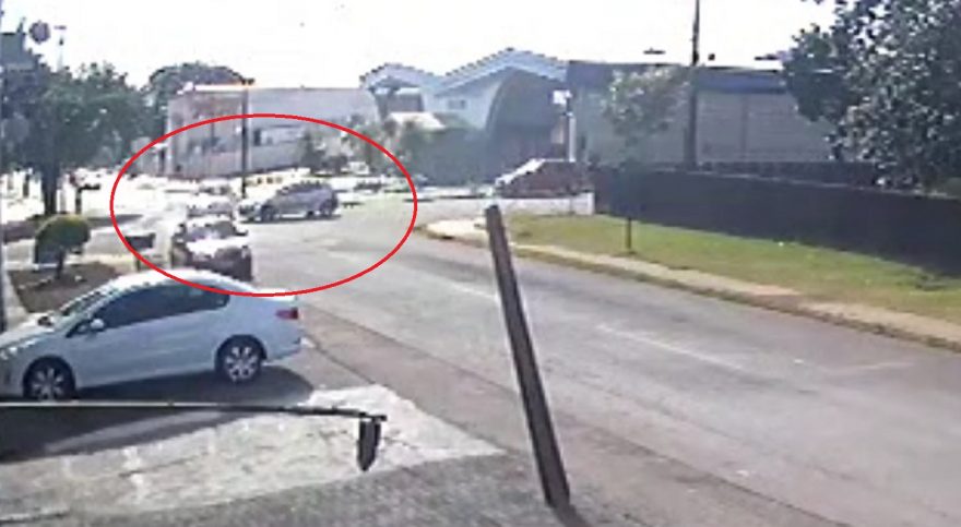 Câmera flagra forte colisão de trânsito no Pacaembu
