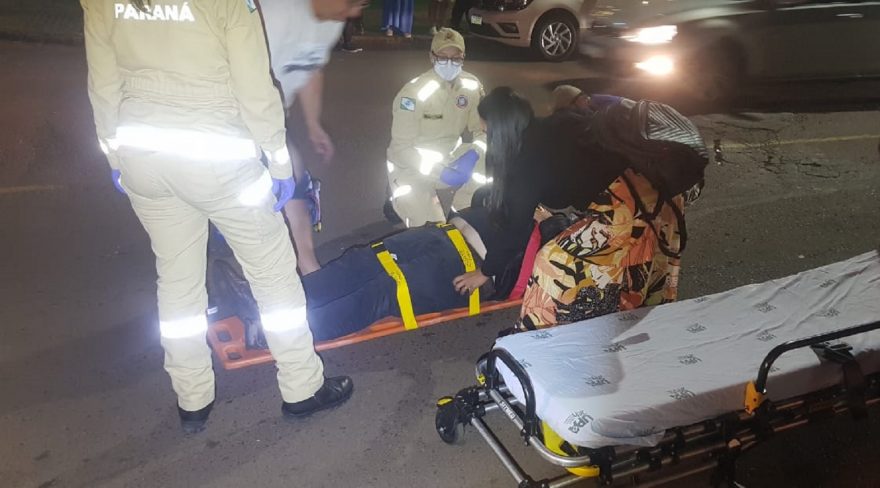 Motociclistas ficam feridos em acidente de trânsito na rua Manaus
