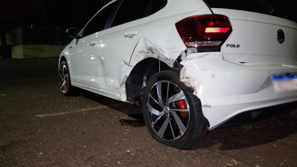 Condutora é detida após atingir carros estacionados no centro de Cascavel