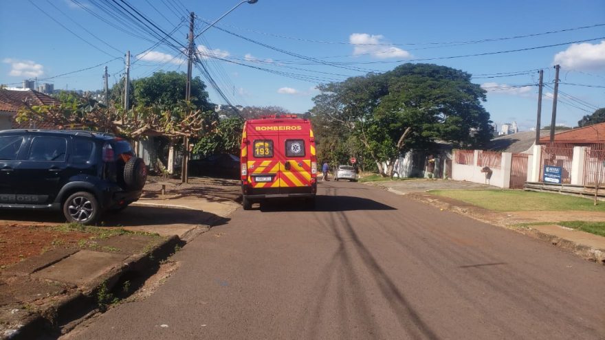 Homem tem lesão na cabeça após cair de escada no Claudete