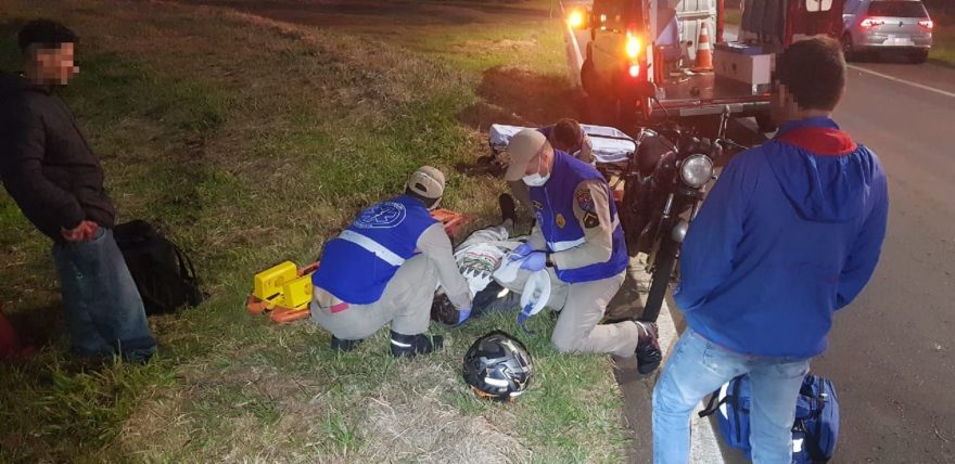 Homem fica ferido ao sofrer queda de moto no Parque Verde