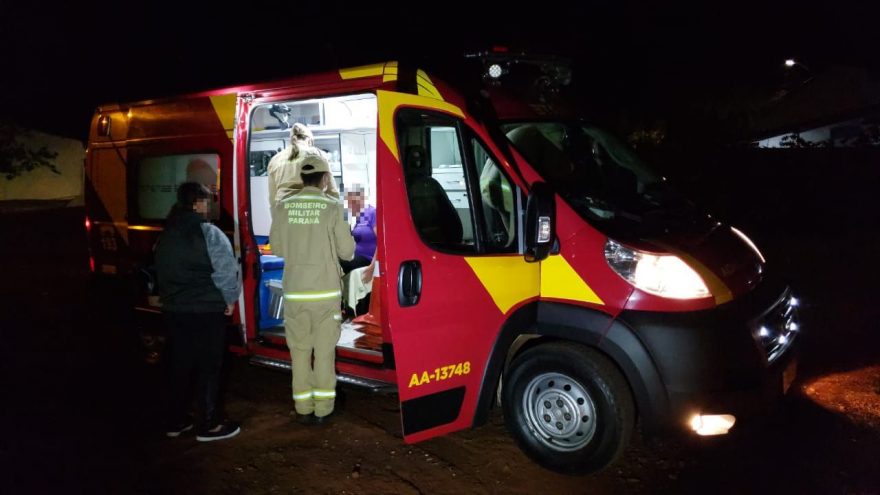 Idosa lesiona ombro durante queda no banheiro no Santa Felicidade