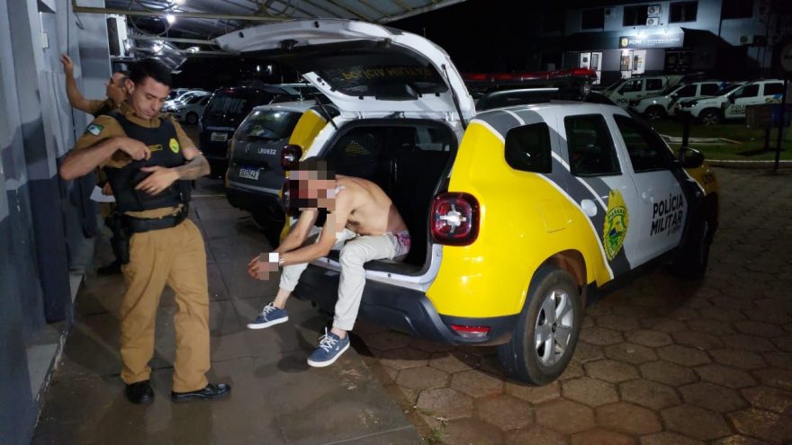 Homem é detido por desacato, desobediência e resistência após agredir esposa