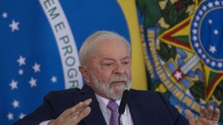 Lula: país poderia ser 4ª economia global, mas caiu em mundo obscuro