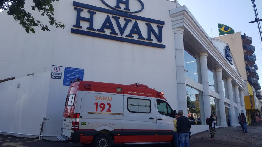 Samu é acionado para socorrer mulher nas dependências da Havan