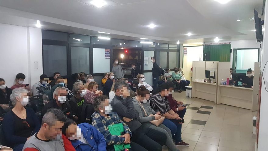 Semana começa com UPA Tancredo cheia e demora no atendimento