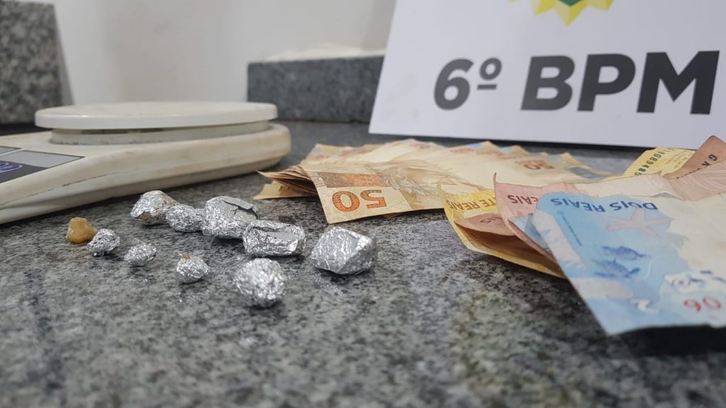 Marido e mulher são presos acusados de traficar crack no bairro Santa Cruz