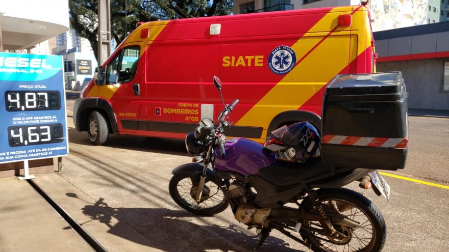 Entregador fica ferido após colisão entre motos na Rua Paraná