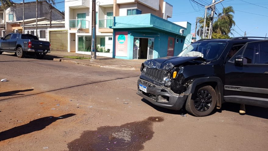 Colisão de trânsito deixa veículos danificados no Alto Alegre